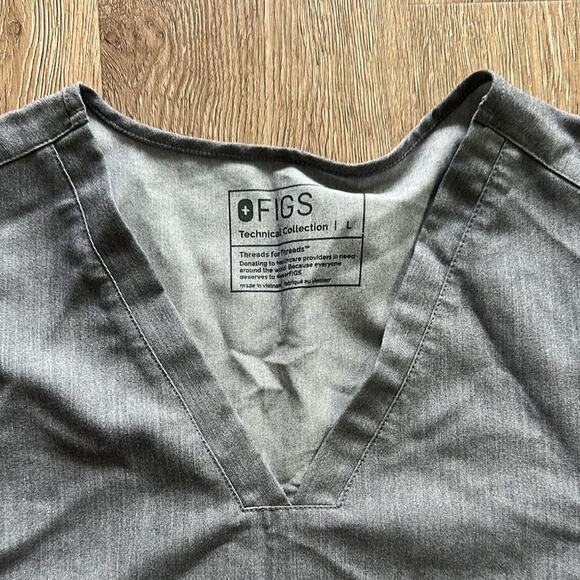 FIGS Casma Three Pocket Scrub Top Graphite Size Large Medical Nursing Hospital - Picture 2 of 4